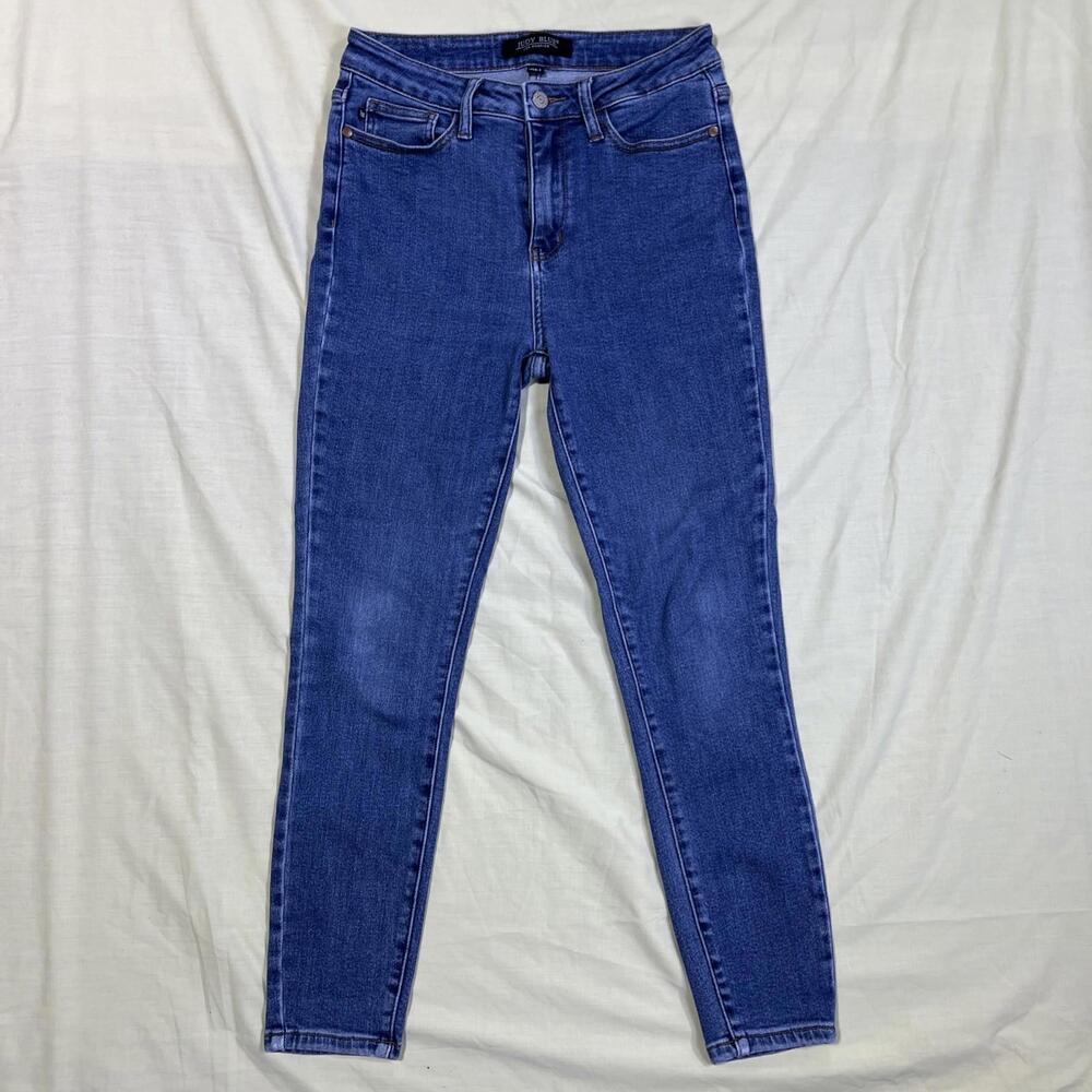 Judy Blue Women's 5/27 (28x26) Capri Mid Rise Medium Wash Stretch Denim Jeans